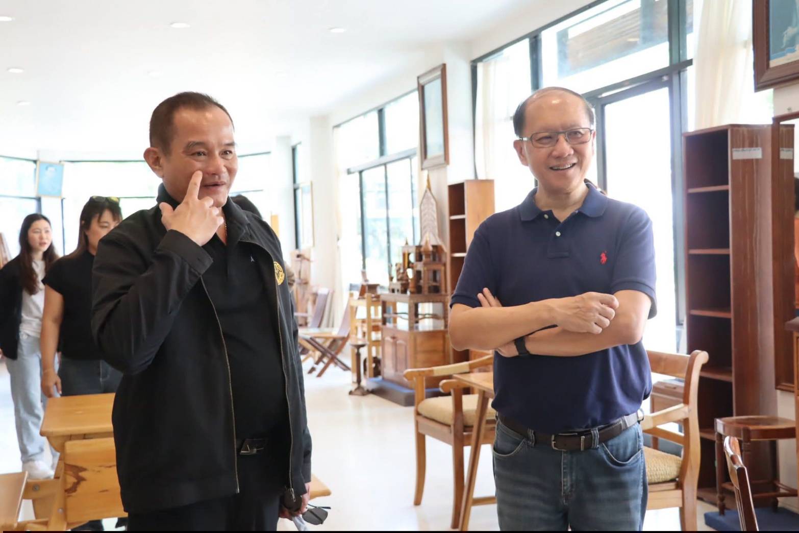 title - ผอ.ศพส. ให้การต้อนรับ คณะนักศึกษาโครงการรัฐประศาสนศาสตรมหาบัณฑิต รุ่นที่ 18 มหาวิทยาลัยรามคำแหง เข้าเยี่ยมชมแผนกฝึกอบรมทั้ง 12 แผนก และพื้นที่ภายในศูนย์ส่งเสริมและพัฒนาอาชีพเสริมนอกภาคการเกษตร